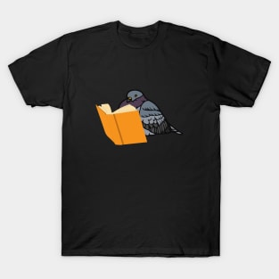 pigeon reading books-cute T-Shirt